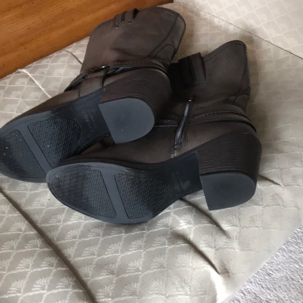 Boots - Picture 3 of 3